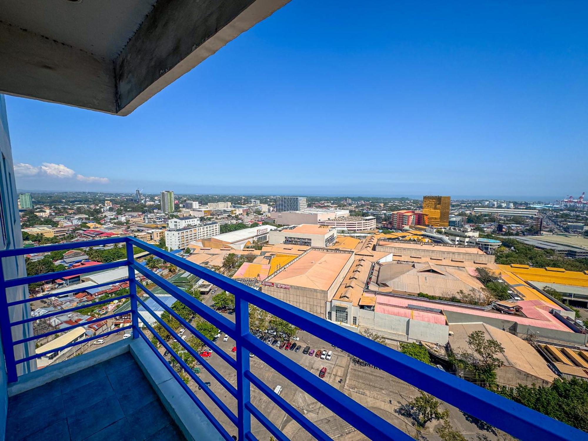 Апартаменти The Loop 2Br Fully Furnished Corner Unit W Balcony Кагаян-де-Оро Екстер'єр фото